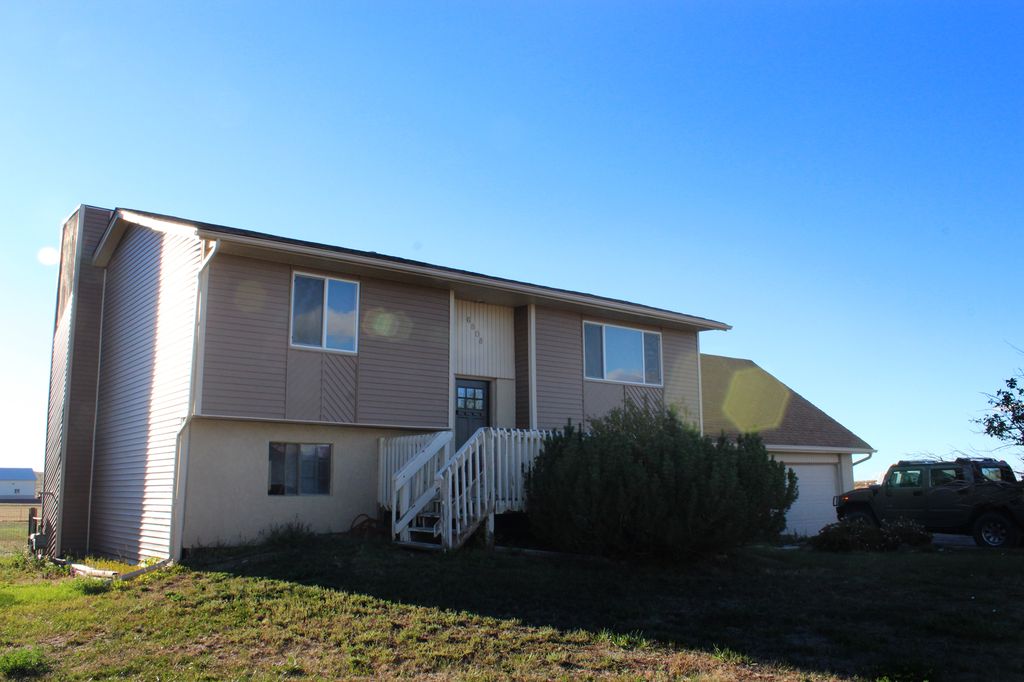 6808 Streamside Dr, Gillette, WY 82718