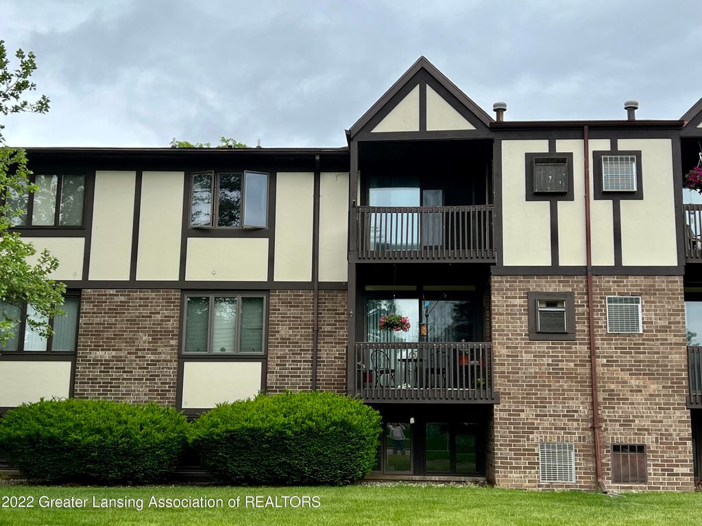 6160 Innkeepers Ct #66, East Lansing, MI 48823