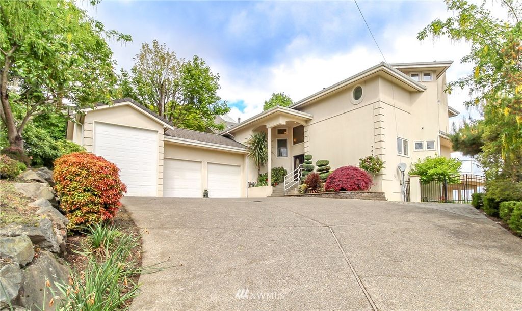 702 SW 294th Street, Federal Way, WA 98023