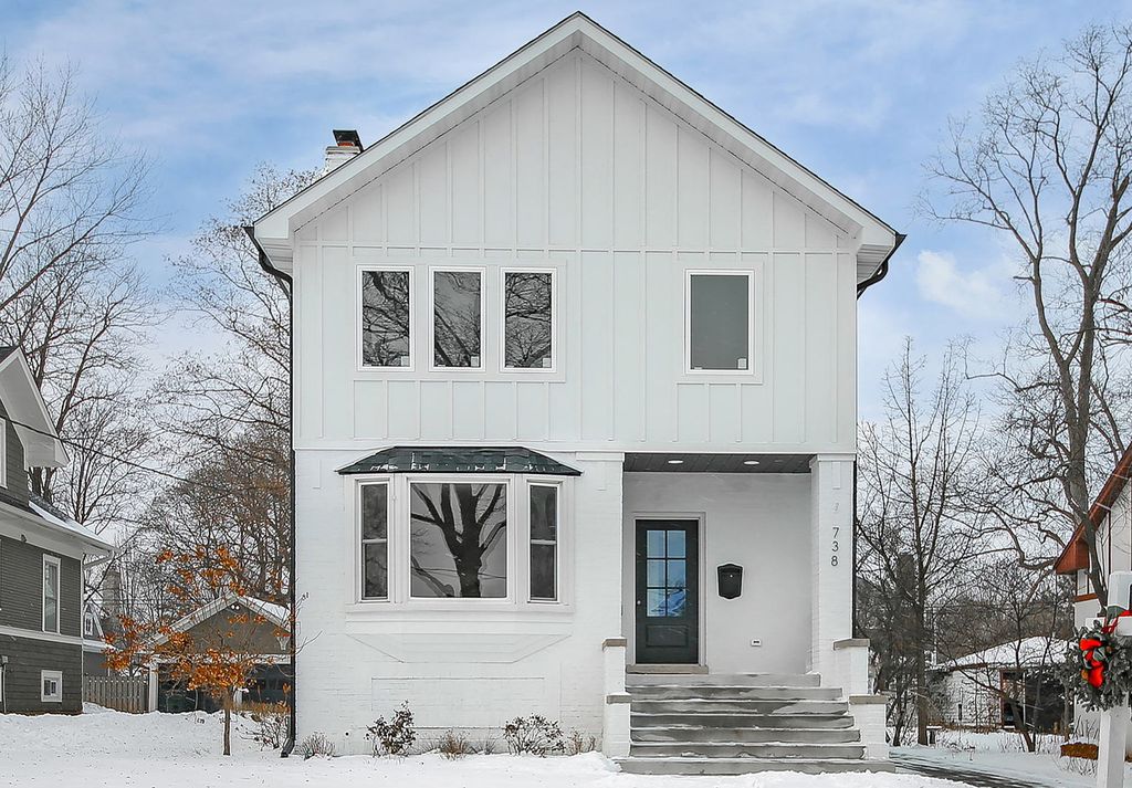 738 Euclid Ave, Glen Ellyn, IL 60137