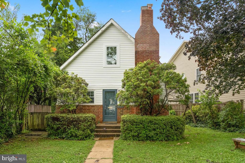 10105 Edward Ave, Bethesda, MD 20814