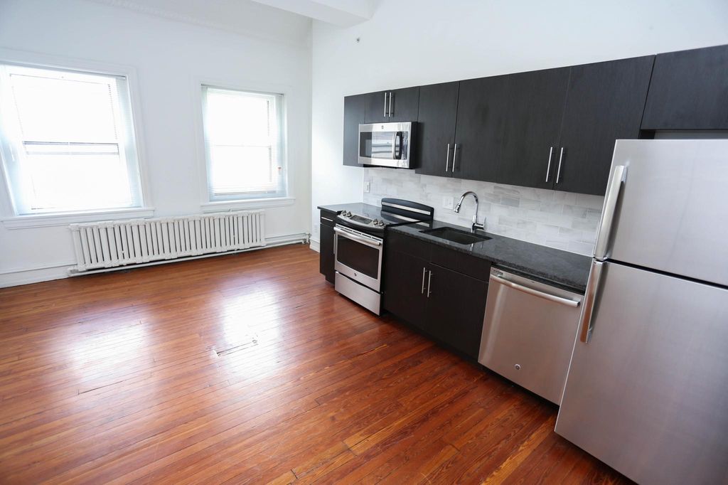 2319 Fitzwater St #402, Philadelphia, PA 19146