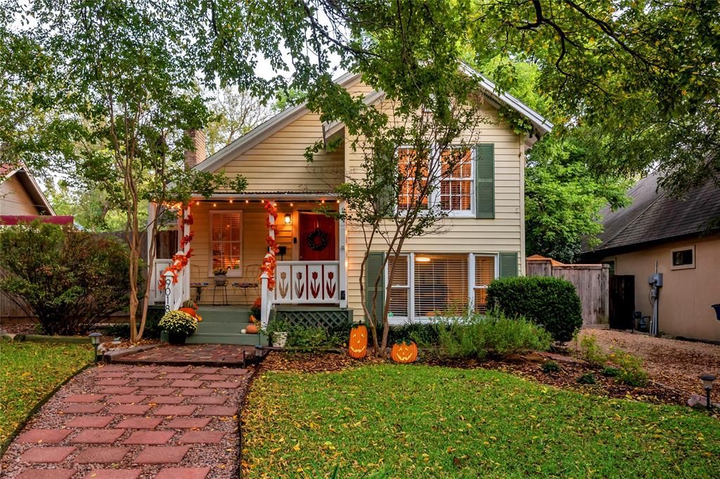 9018 Groveland Dr, Dallas, TX 75218