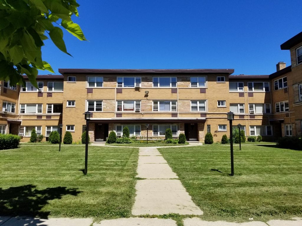 6829 N Seeley Ave #2I, Chicago, IL 60645