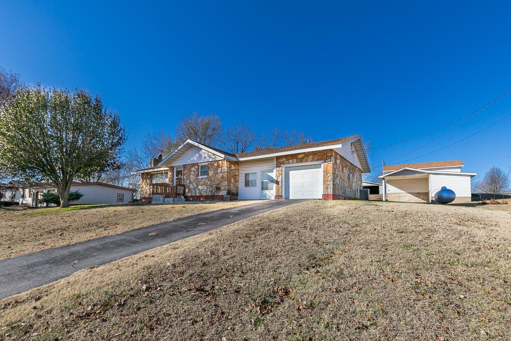 109 S Ash Street, Fair Play, MO 65649