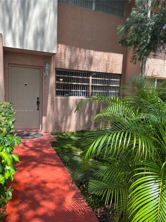 10881 SW 6th St #5, Sweetwater, FL 33174