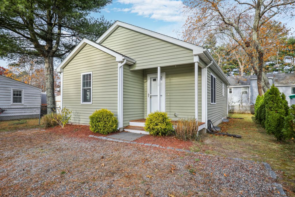 18 Shore Ave, Wareham, MA 02571