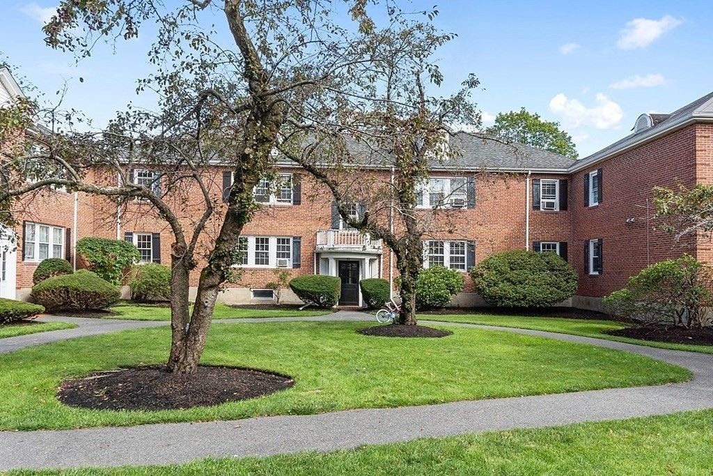 80 Boylston St #2, Newton, MA 02467
