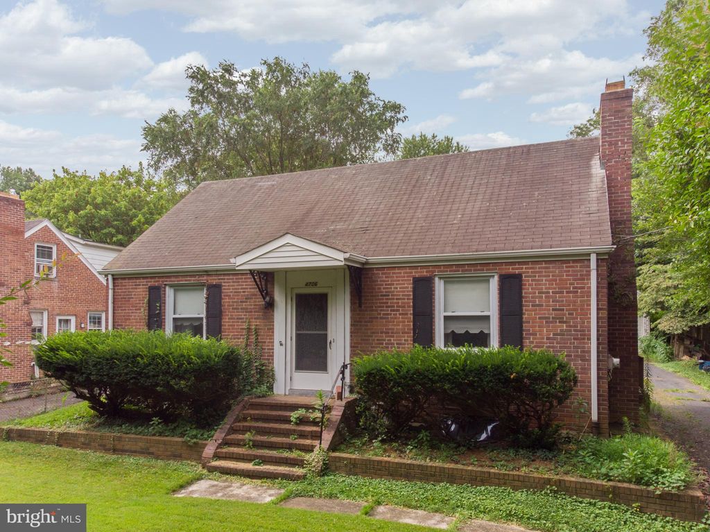 4706 Strathmore Ave, Garrett Park, MD 20896