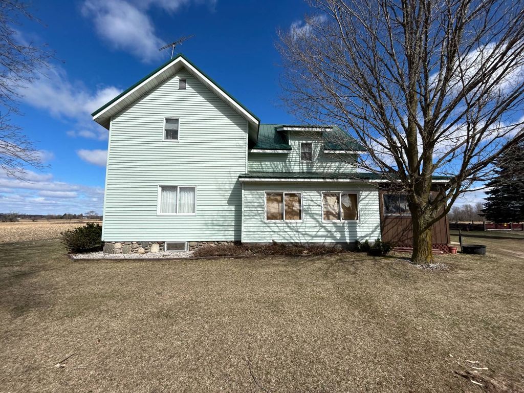 2489 E Stevenson Lake Rd, Clare, MI 48617 SingleFamily Home for Sale