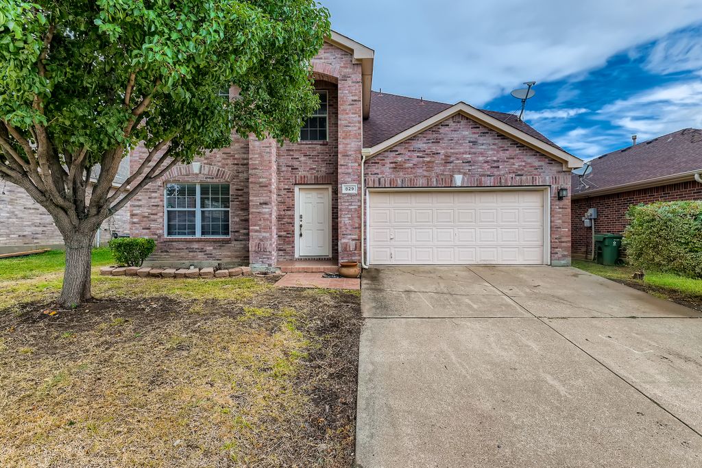 829 Hems Ln, Arlington, TX 76001