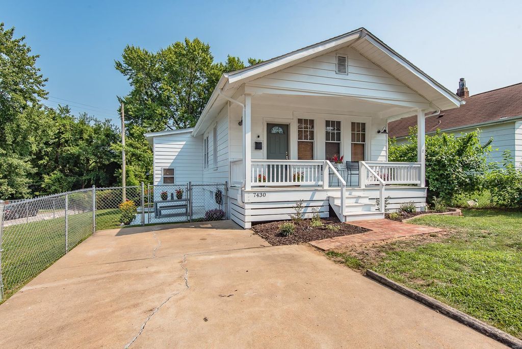 7430 Hildesheim Ave, Saint Louis, MO 63123