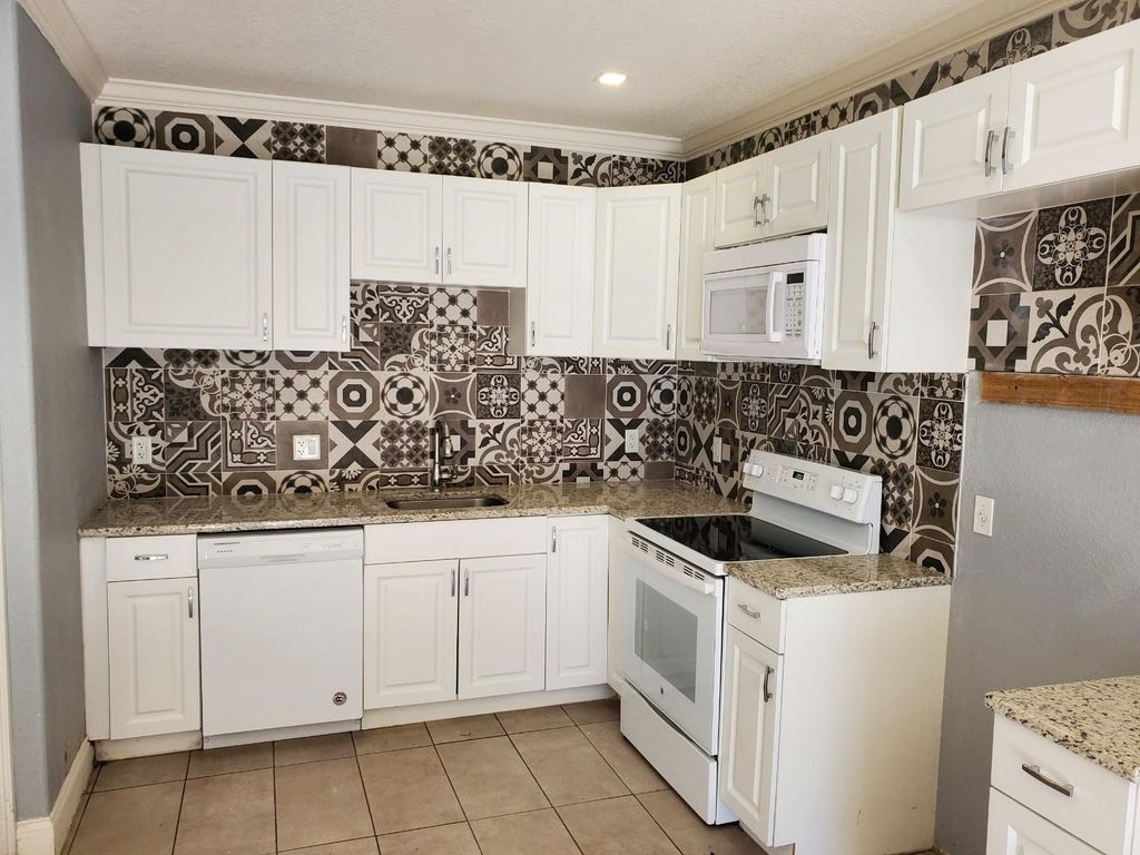 119 Poplar Ave, Sanford, FL 32771