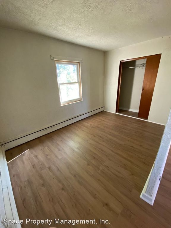 956 6th St, Whitehall, PA 18052