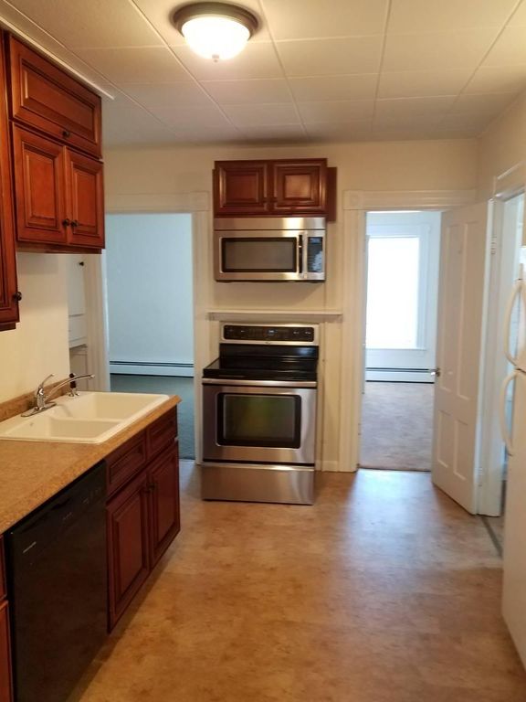 418 Amory St, Manchester, NH 03102