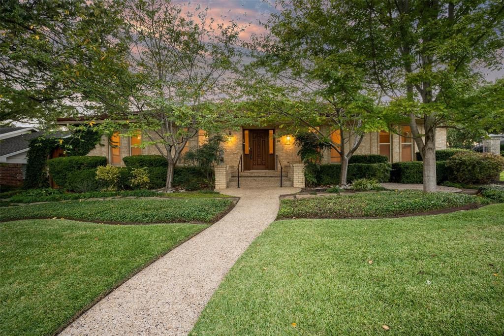 11939 Midlake Dr, Dallas, TX 75218