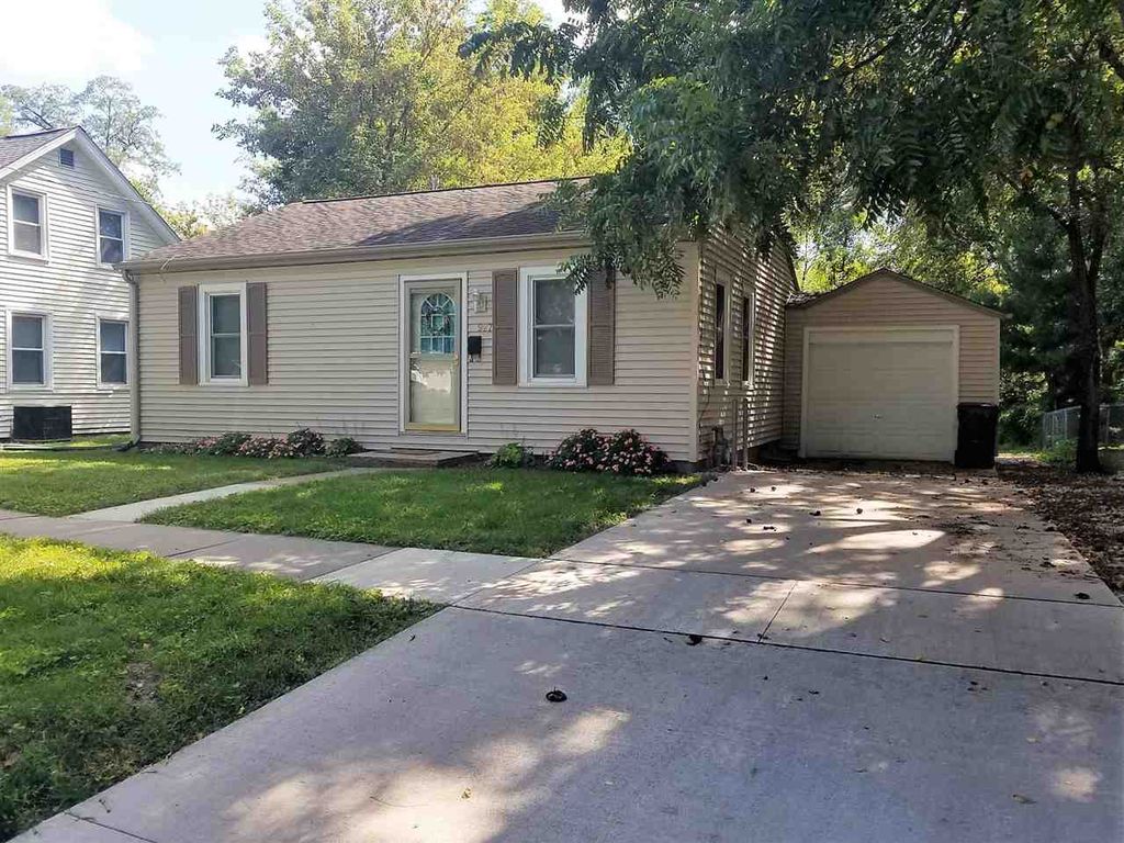 927 E Jefferson St, Iowa City, IA 2 Bed, 1 Bath MultiFamily Home