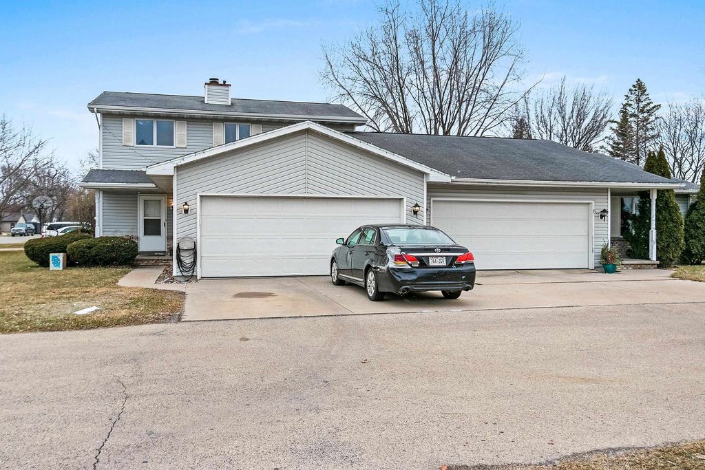 2302 Redtail Dr, Neenah, WI 54956