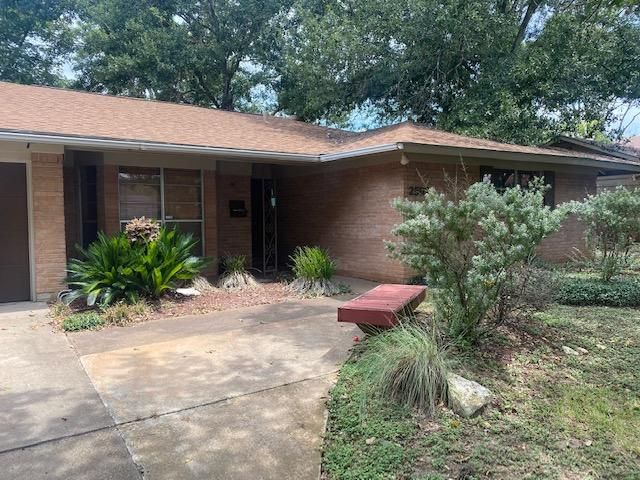 2502 Lansbury Dr, Austin, TX 78723