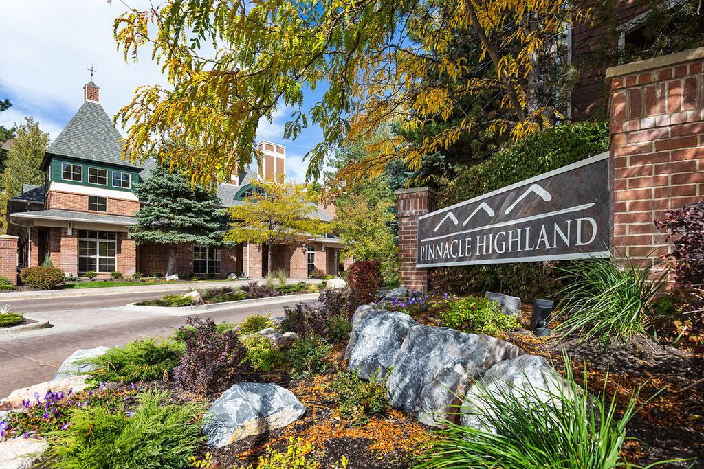 7673 S Highland Dr, Salt Lake City, UT 84121