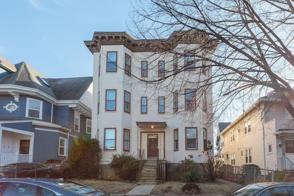 26 Pearl St, Somerville, MA 02145