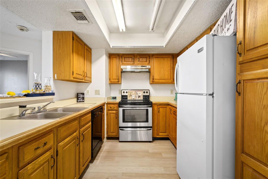 2826 S Bartell Dr #F23, Houston, TX 77054