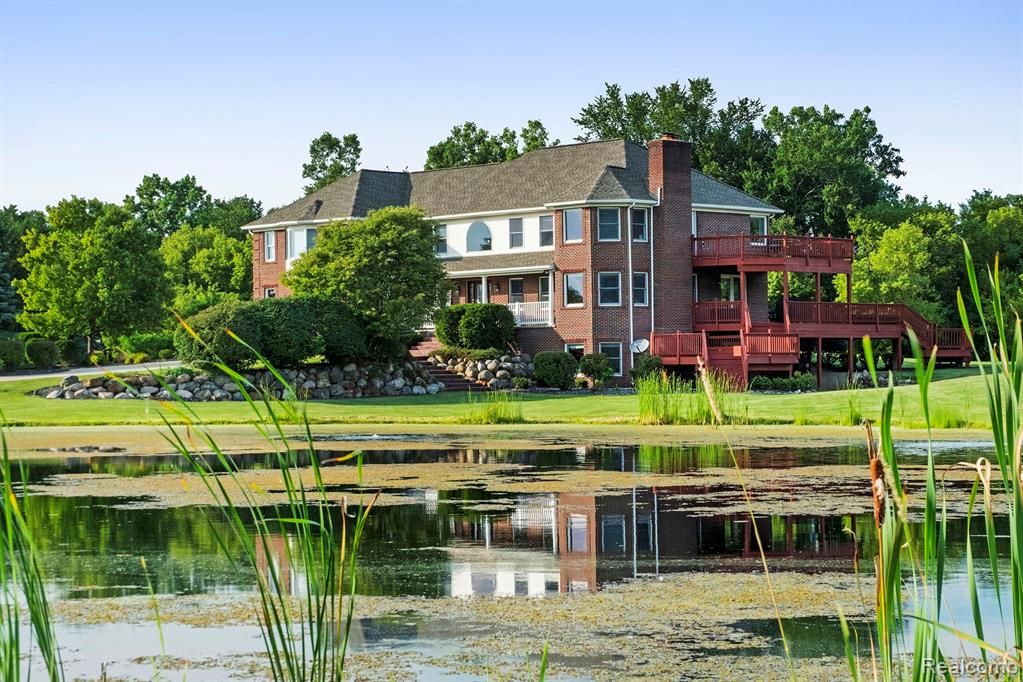 5142 N Territorial Rd, Dexter, MI 48130