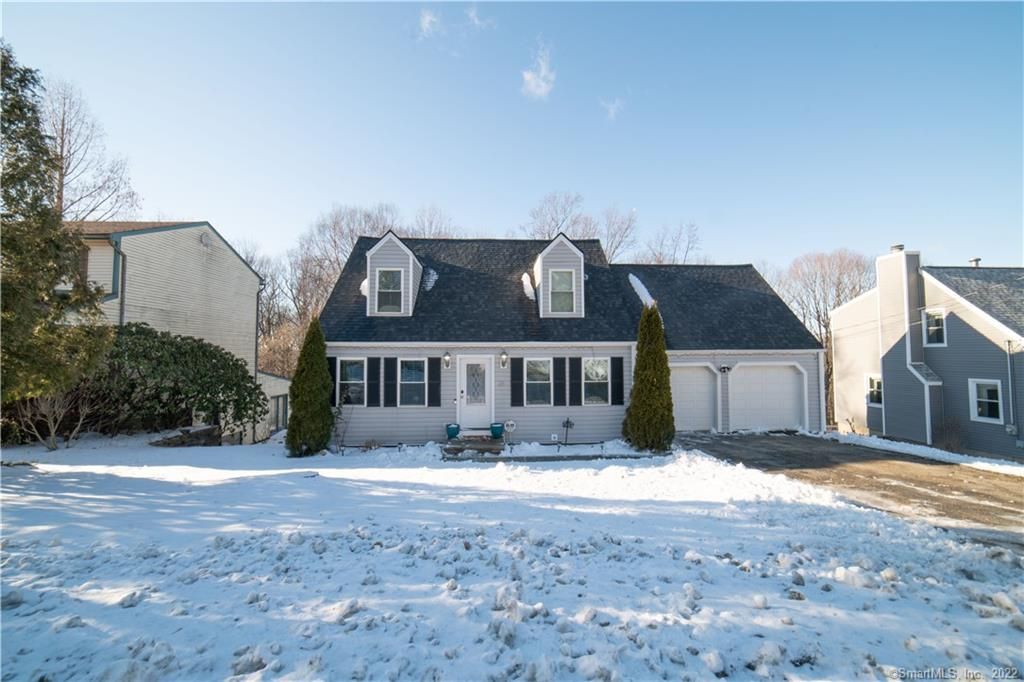 26 Westport Dr, Waterbury, CT 06706