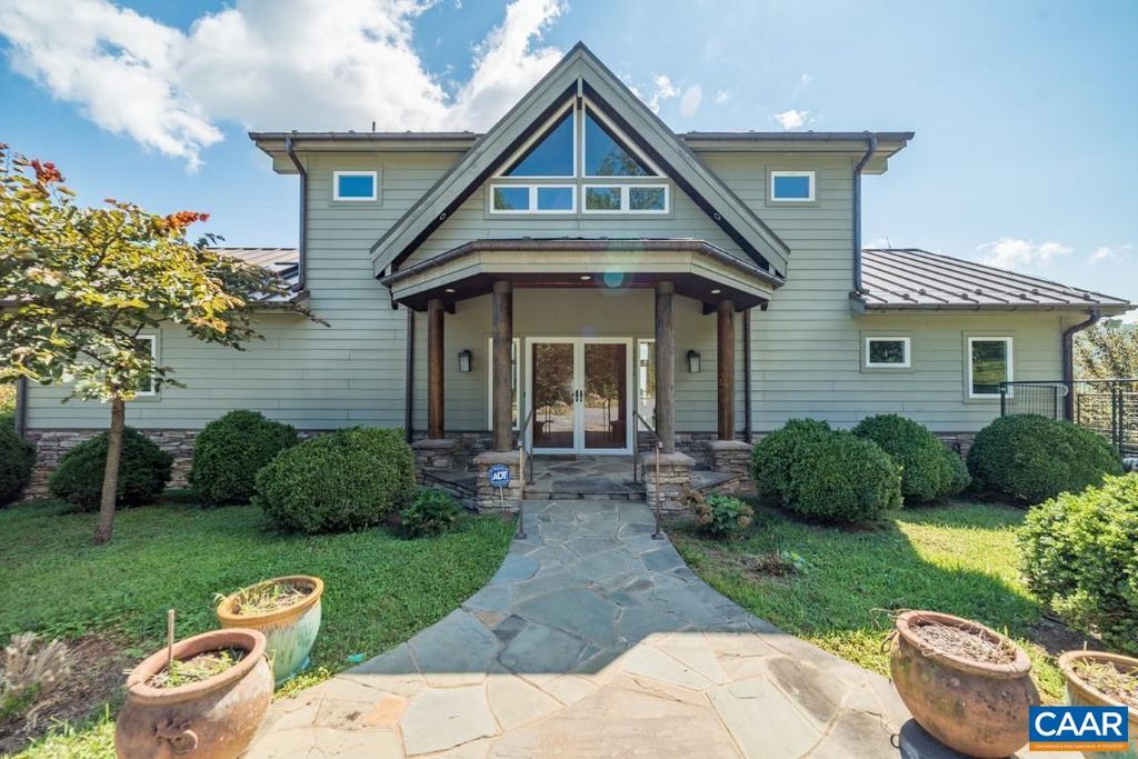 1111 Peaks Shadow Rd, Bedford, VA 24523