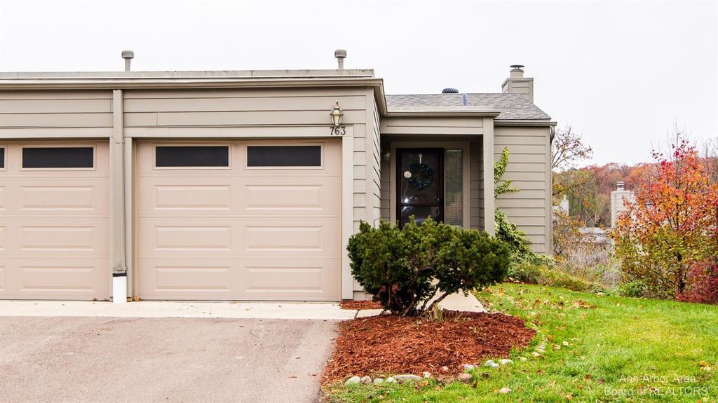763 Skynob Dr, Ann Arbor, MI 48105