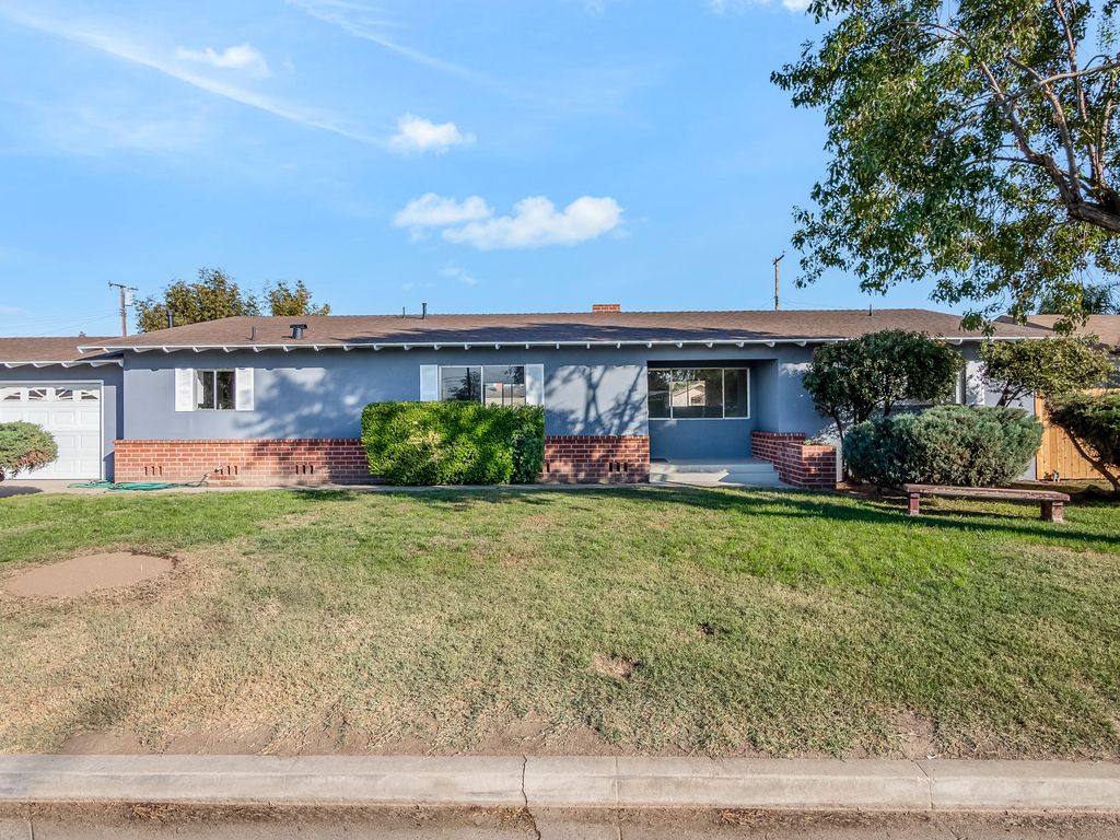 948 S  Laspina St, Tulare, CA 93274