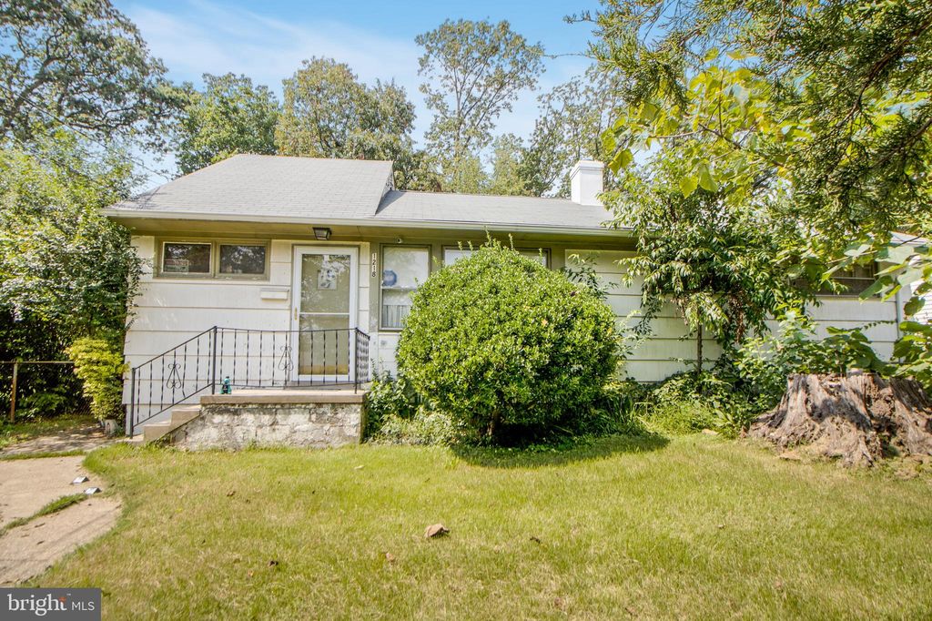 1218 Simmons Dr, Rockville, MD 20851