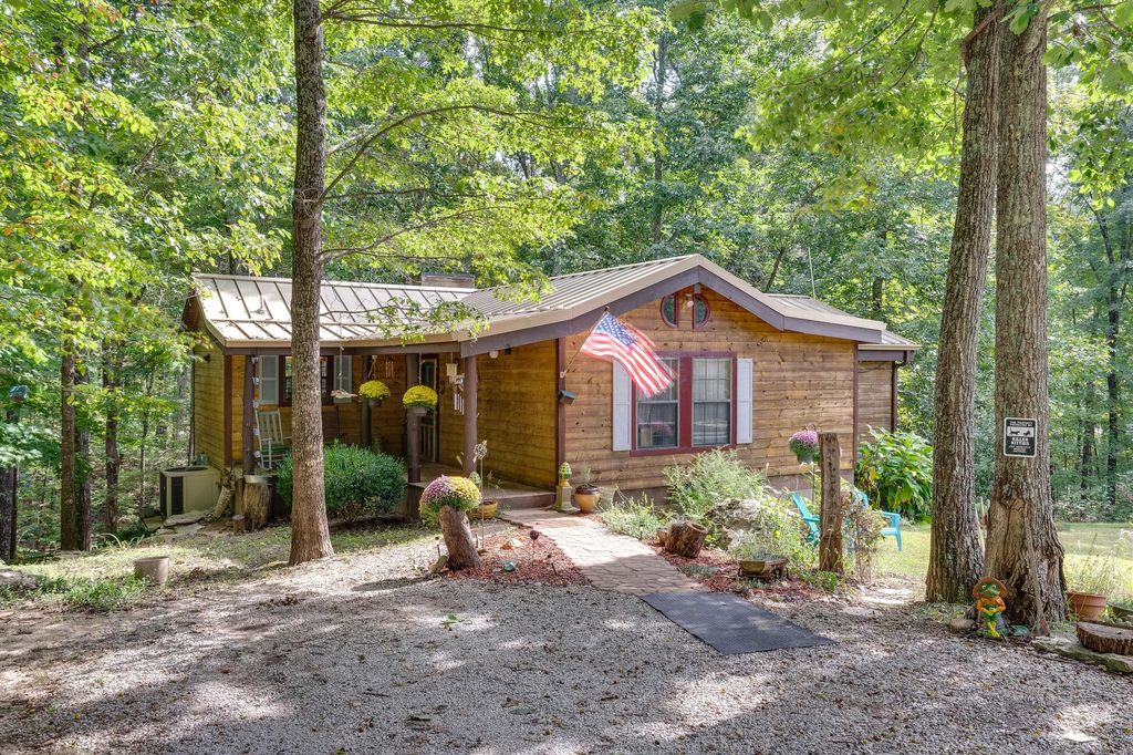 1725 Trussell Rd, Monteagle, TN 37356