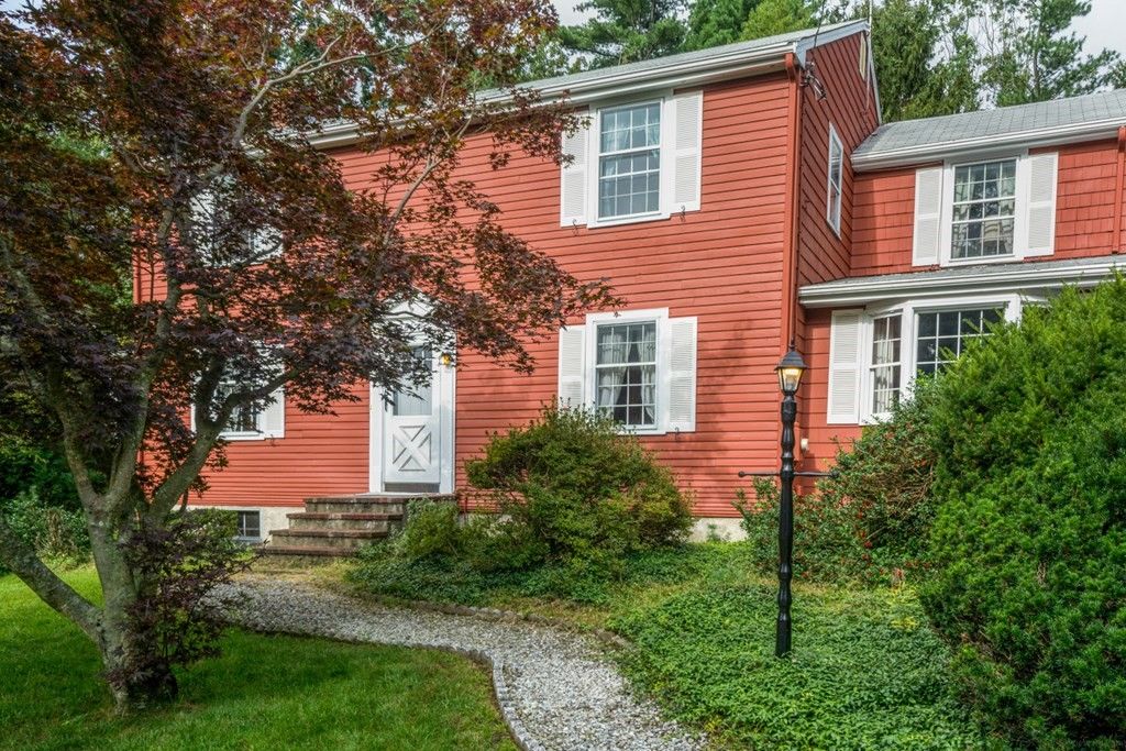 61 Colonial Rd, Medfield, MA 02052