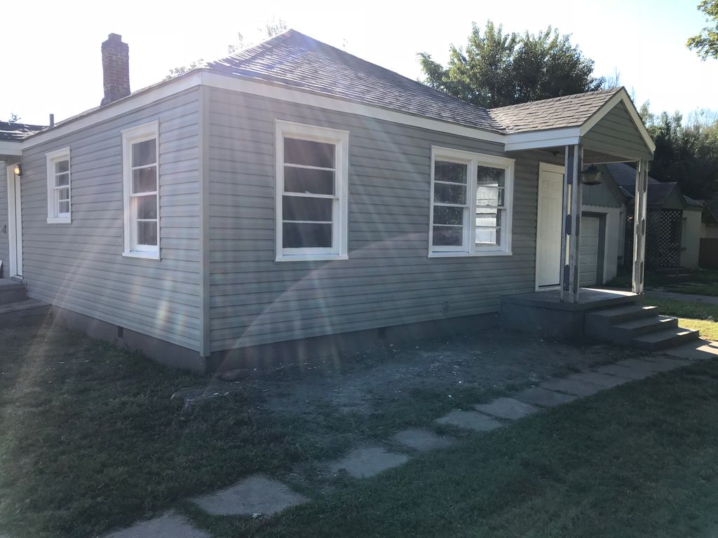 1010 S Ellis St, Wichita, KS 67211