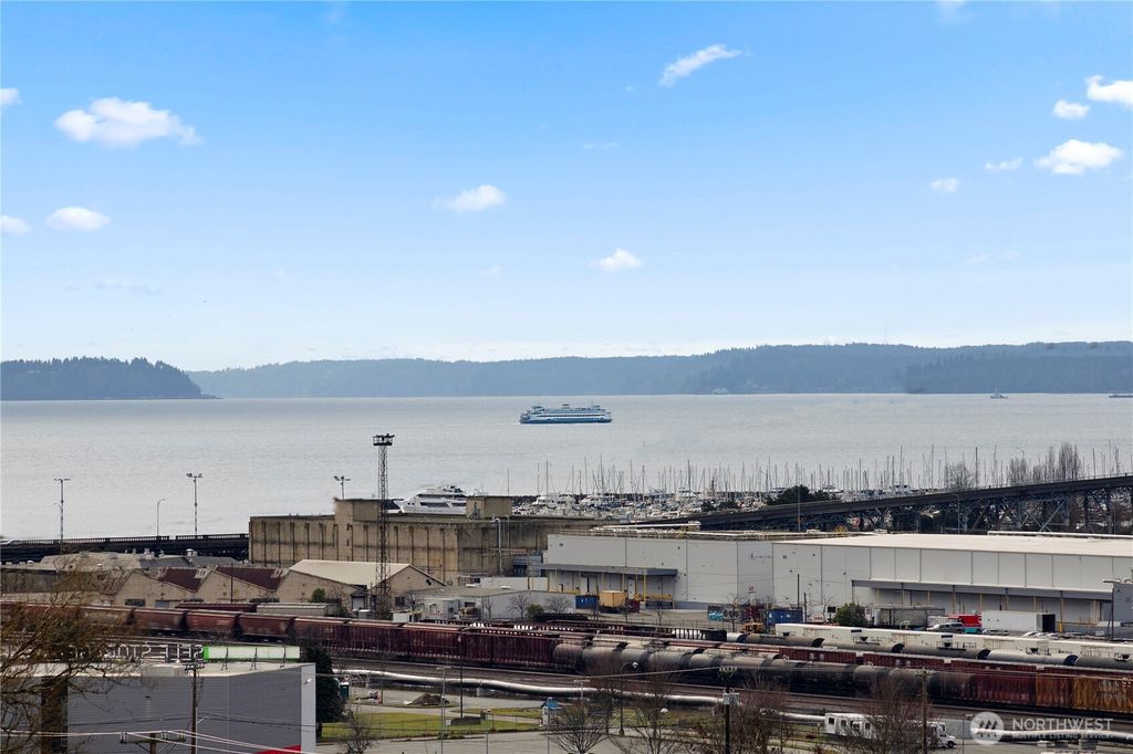 2625 13th Avenue W #202, Seattle, WA 98119
