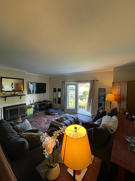 24 Brinley Way, Newington, CT 06111