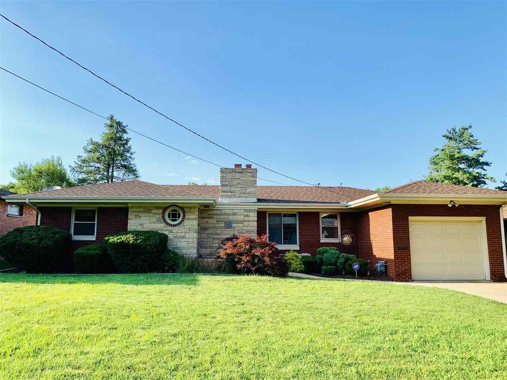 4 Holiday Ave, Bartonville, IL 2 Bed, 2 Bath SingleFamily Home 24