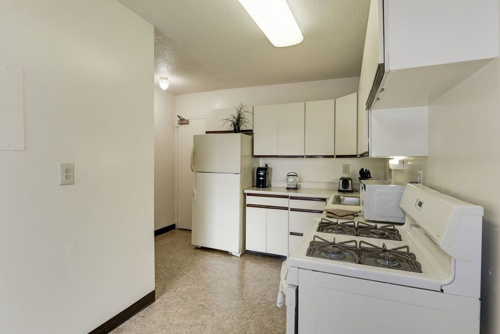 2111 Richmond Hwy, Arlington, VA 22202