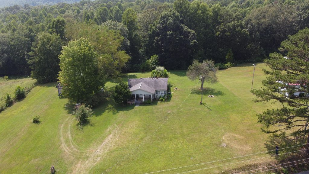 975 S Highway 1064, Woodbine, KY 40771