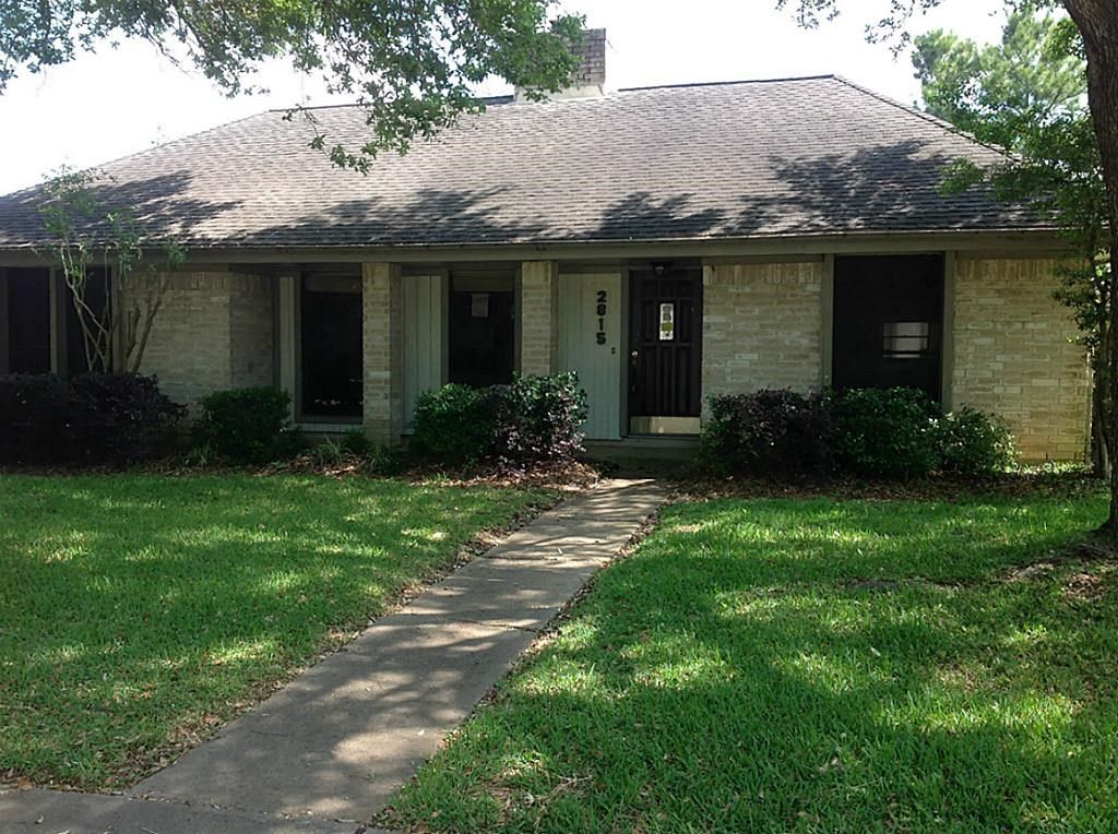 2815 Edgewood Dr, Sugar Land, TX 77479