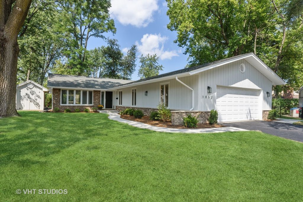 1052 Rolling Pass, Glenview, IL 60025