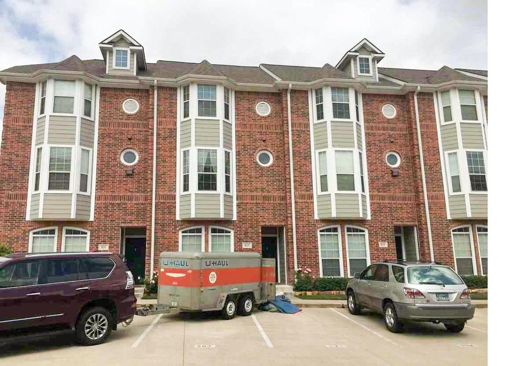 1198 Jones Butler Rd #802, College Station, TX 77840
