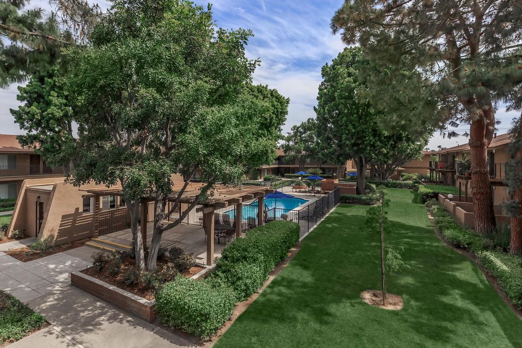 2901 E Yorba Linda Blvd, Fullerton, CA 92831