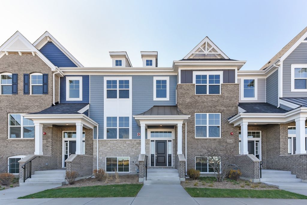 1904 Kingsley Cir #10.03, Northbrook, IL 60062