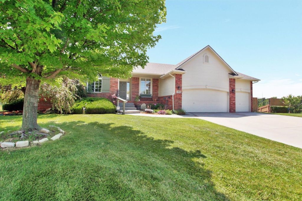 338 S  Chippers Ct, Andover, KS 67002