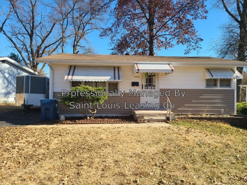 3592 Valleywood Dr, Saint Louis, MO 63114