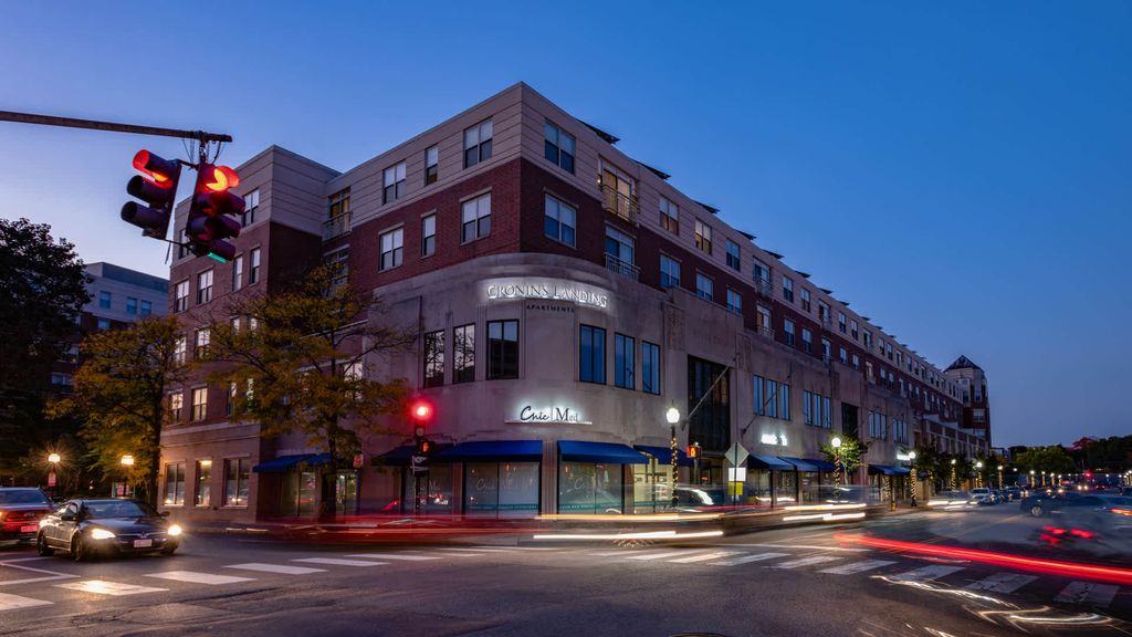 237 Moody St, Waltham, MA 02453