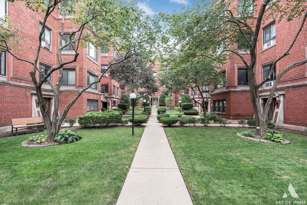 916 W Sunnyside Ave #3C, Chicago, IL 60640