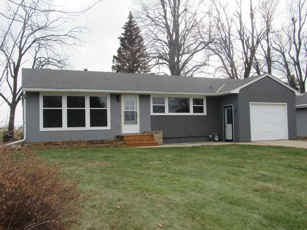 1739 S Shore Dr, Worthington, MN 56187